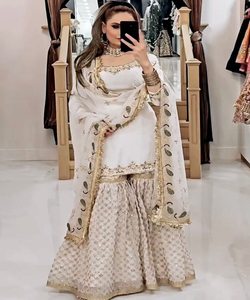 Traje Sharara de Georgette de Seda para Fiesta con Kurta Bordada con Piel Sintética y Dupatta, el Mejor Look Étnico para Mujer - Product Image 1