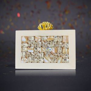 Best Quality Transparent <b>Resin</b> Clutch Bag Women Luxury Evening Bags Pearl Chain Small <b>Clear</b> Purses Low Price Weddings Handbags - Product Image 4