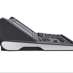 Consola de Iluminación Industrial de Alta Gama Full Boar 4 con 12 Universos de Procesamiento de Salida, Origen Estadounidense - Product Image 1