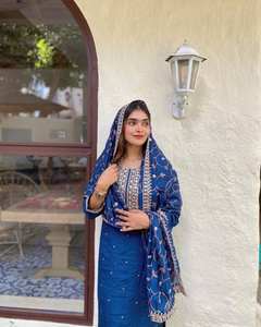 ปาร์ตี้สวมด้านบนและ plazzo. กับ duppata แฟนซีและงานเย็บปักถักร้อย - Product Image 3