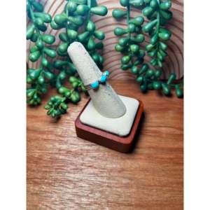 Anillo de Plata de Ley con Turquesa Navajo Kingman, Incrustaciones Modernas con Baño de Oro Rosa, Regalo de Marca Privada con Licencia - Product Image 2