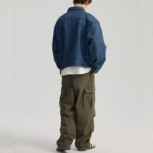 Chaqueta Vaquera de Invierno para Hombre de Alta Resistencia con Logotipo Frontal, Diseñada para un Estilo Urbano Diario, Costuras Premium, Comodidad para Largas Horas - Product Image 5