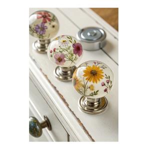 Pomo de puerta de madera y resina respetuoso con el medio ambiente, pulido, bellamente elaborado, elementos de madera natural y resina, producto artesanal - Product Image 3