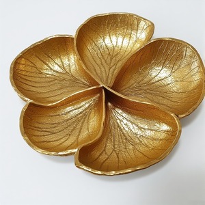 Plaque de chargeur en verre d'aluminium de qualité supérieure Serveur de fruits secs Conception à trois feuilles gravées Finition dorée de luxe Décoration intérieure et usage quotidien - Product Image 1