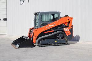 Minicargadora Kubota SVL65-2 con orugas de goma, capacidad operativa nominal de 2300 lb, equipo de construcción en venta - Product Image 5