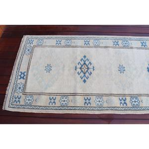 Alfombra Turca Vintage de 2.8x9.3 pies (84x282 cm), Alfombra a Rayas Azules y Blancas - Product Image 4