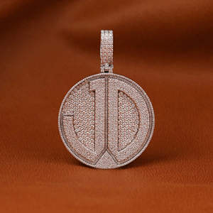 Joyería Hip Hop de Lujo Personalizada, Plata 925 y Chapado en Oro de 14K, Moissanita, Estilo Cubano, Colgante Unisex - Product Image 1