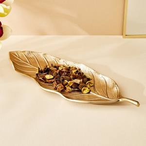 Bandeja de servicio en forma de hoja dorada, plato de Metal decorativo, centro de mesa, acento de mesa para decoración del hogar y ocasiones especiales - Product Image 2