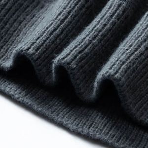 Pulls pour hommes au look moderne et urbain, légers, conçus pour un style décontracté chic et professionnel en hiver - Product Image 3