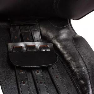 Silla de montar inglesa de alto rendimiento para equitación, diseño de asiento profundo, material de cuero premium, ideal para doma clásica. - Product Image 3