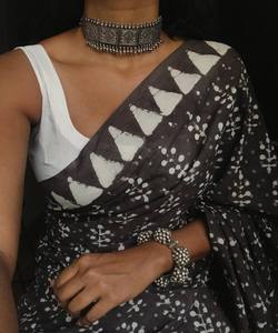 Vêtement décontracté imprimé soie imprimé Saree avec chemisier pièce femme indienne porter Sari bas prix en gros Surat ethnique - Product Image 1