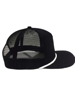 Casquette de golf vintage noire à 5 panneaux en maille, style trucker, avec logo personnalisé, profil haut et corde blanche contrastante - Product Image 3
