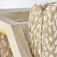Le fauteuil de lecture ultime : siège profond et dossier haut pour un confort tout au long de la journée