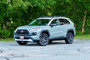 Toyota RAV4 Plus Edition SUV Hybride 2.5L E-CVT Luxe Confort Léger 2RM 4 Sport d'occasion à vendre - Product Image 6