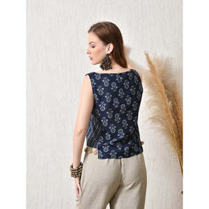 Top de algodón azul marino de inspiración Bohemia con motivos de bloque manual, corte sin mangas y detalles de borlas. - Product Image 6