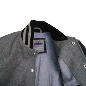 Veste universitaire pour hommes Premium Corps en laine Manches en cuir Logo d'université personnalisé Vêtements d'extérieur élégants de baseball - Product Image 4