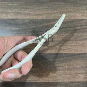 Pince à micro-perles en acier inoxydable à deux trous, pince multifonctionnelle pour extensions de cheveux, outil de beauté capillaire personnalisé, pince à cheveux incurvée - Product Image 1