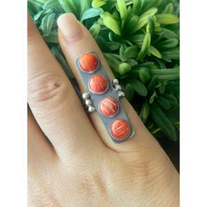 Anillo de hombre Harold Joe Spiny Oys y plata de ley, talla 5, con patrón geométrico y engaste de coral para uso diario - Product Image 2