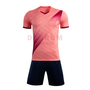 Nouvelle conception d'uniforme de football personnalisé 2026 à manches courtes, uniforme d'équipe sublimé à séchage rapide pour l'été - Product Image 1