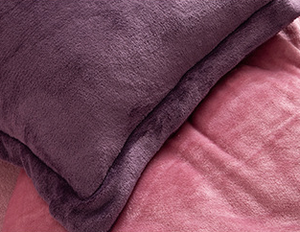 <span class=keywords><strong>Set</strong></span> Biancheria da Letto Invernale in Morbido <span class=keywords><strong>e</strong></span> Soffice Velluto di Poliestere al 100% con <span class=keywords><strong>Copripiumino</strong></span> <span class=keywords><strong>Matrimoniale</strong></span> King Size <span class=keywords><strong>e</strong></span> Lenzuolo - Product Image 6