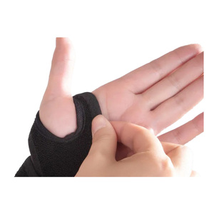 Support de poignet en néoprène respirant, fin, ajustement universel, fermeture auto-agrippante, protection pour toutes les saisons - Product Image 1