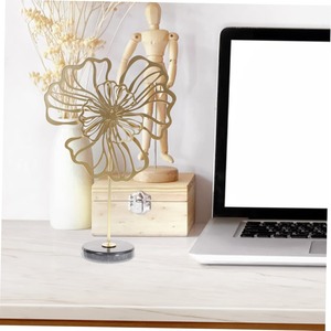 Présentoir à fleurs finition dorée Belle sculpture de table décorative pour la maison, le bureau, le salon, l'événement, l'affichage des cadeaux. - Product Image 4