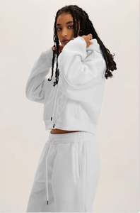 Sweat-shirt à capuche court en coton éponge avec logo personnalisé Design 3D en relief Sweats à capuche courts brodés Boxy pour femmes - Product Image 6