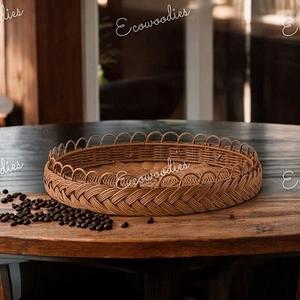 Plateau de canne design Assiette de service en rotin tissé magnifiquement conçue pour le petit déjeuner Dessert Manger des plateaux tissés décoratifs élégants - Product Image 1