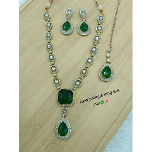 Ensemble de collier long vintage plaqué or en gros avec boucles d'oreilles Maang Tikka vert Bijoux de mariée indiens pour femmes et filles - Product Image 1