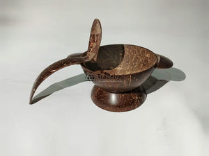 Taza de coco tropical Concha natural Vasos ecológicos para batidos y jugos Hecho a mano Sostenible por Tradebyd - Product Image 2