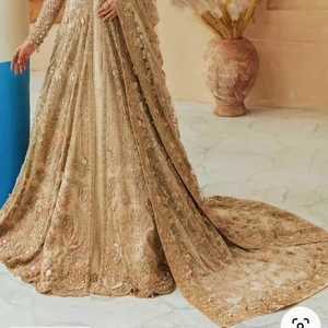 ชุดเลเฮนกาโชลีปักมือแบบแฟนซี ชุดผ้าไหมแบบดั้งเดิมสำหรับผู้ใหญ่ - Product Image 1