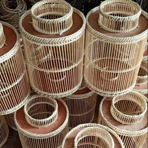 Lampe en bambou faite à la main à motifs élégants pour la décoration de restaurants et d'hôtels Artisanat en bambou du Vietnam - Product Image 1