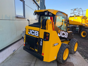 รถตักล้อยาง JCB 155 มือสองและใหม่ สำหรับงานก่อสร้างและจัดสวน พร้อมอุปกรณ์ขุดดินแบบ Auger Trencher มีขาย - Product Image 3