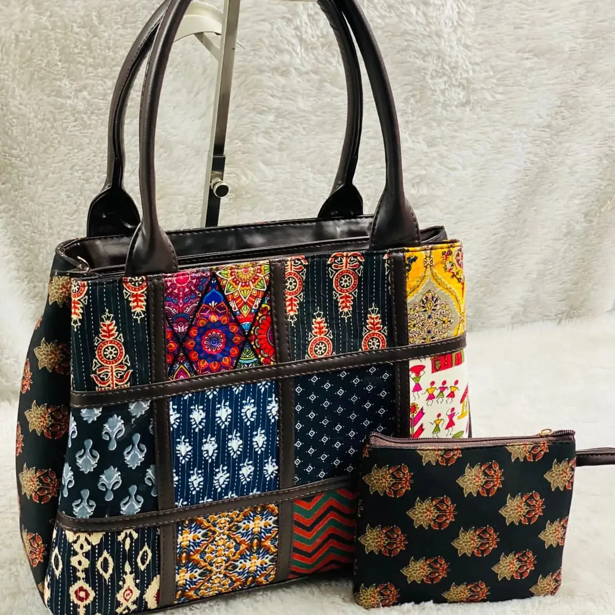 กระเป๋าสะพายไหล่สำหรับผู้หญิงพิมพ์ลายแบบเย็บปะทำด้วยมือกระเป๋าโลโก้ออกแบบได้ตามต้องการขนาด15*14