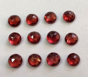 Grenat rouge naturel rond taille rose 4 mm - Grenat taille rose de qualité supérieure en vrac - Product Image 2