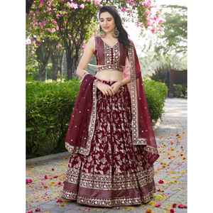 Impresionante lavanda Dola seda Jacquard Lehenga Choli conjunto intrincado plata Zari Floral brillo para fiestas - Product Image 1