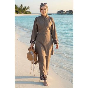 Traje de Baño de Tres Piezas con Estampado de Leopardo y Logotipo Personalizado, Conjunto con Hijab para Baño y Playa - Product Image 3