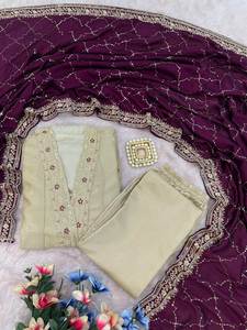 Costume Anarkali traditionnel brodé avec pantalon et dupatta assortis - Product Image 4