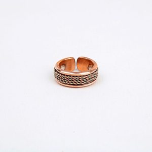 Anillo de banda trenzada de cobre minimalista de moda, puño abierto Ajustable, diseño de dos tonos para una comodidad elegante todos los días - Product Image 4