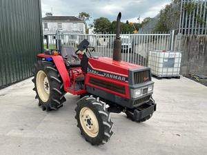 Tractor compacto FX24D en estado impecable absoluto solo 978 horas genuinas - Product Image 4