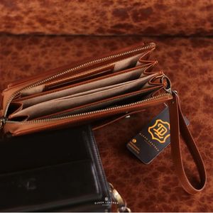 Pochette en cuir de vache indonésienne de qualité supérieure fabriquée à la main longue fermeture éclair sac à main avec dragonne et intérieur spacieux - Product Image 2