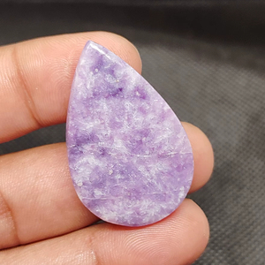 ลาพิโดไลต์สีน้ำเงินธรรมชาติทรงหลังเบี้ย งานแฮนด์เมด คุณสมบัติบำบัด ยี่ห้อ UDGEMS น้ำหนัก 100 กรัม ขั้นต่ำในการสั่งซื้อแบบคละขนาด - Product Image 1