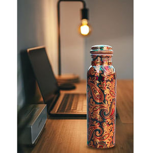 Nuevo diseño elegante botella de agua de cobre impresa en esmalte botella ayurvédica en cobre puro botella de agua impresa personalizada para la venta - Product Image 1