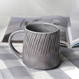 Taza de café de cerámica en relieve vibrante con diseño europeo para bebidas diarias - Product Image 3