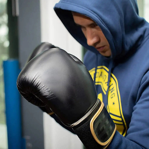 Guantes de boxeo profesionales de cuero de color personalizado de último diseño Durable Hook Loop Entrenamiento transpirable ligero de calidad superior - Product Image 5