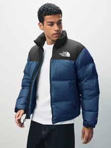 เสื้อแจ็คเก็ตพัฟเฟอร์สีกรมท่าคุณภาพพรีเมียมสำหรับผู้ชายจาก The North Face สำหรับฤดูหนาว ให้ความอบอุ่น พร้อมดีไซน์โลโก้ปัก  เสื้อแจ็คเก็ตพัฟเฟอร์ที่กำลังเป็นที่นิยม - Product Image 4