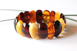 Nouveau design élégant de style rétro pour femmes, bracelet rond à gros grains en résine époxy, bracelet tendance et magnifique pour cadeau - Product Image 3