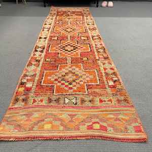 Alfombra Turca Vintage, Alfombra de 2.6x9.9 pies, Alfombra Roja Ikat - Product Image 1