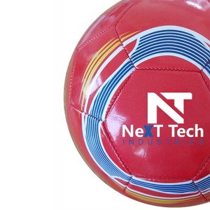 Tech Industries Ballon d'entraînement de football Matériau PU à des fins d'entraînement avec un design personnalisé et un logo personnalisé - Product Image 2