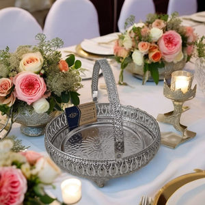 Plateaux en métal argenté allemand Cadeaux de retour de mariage élégants Articles artisanaux en métal - Product Image 1